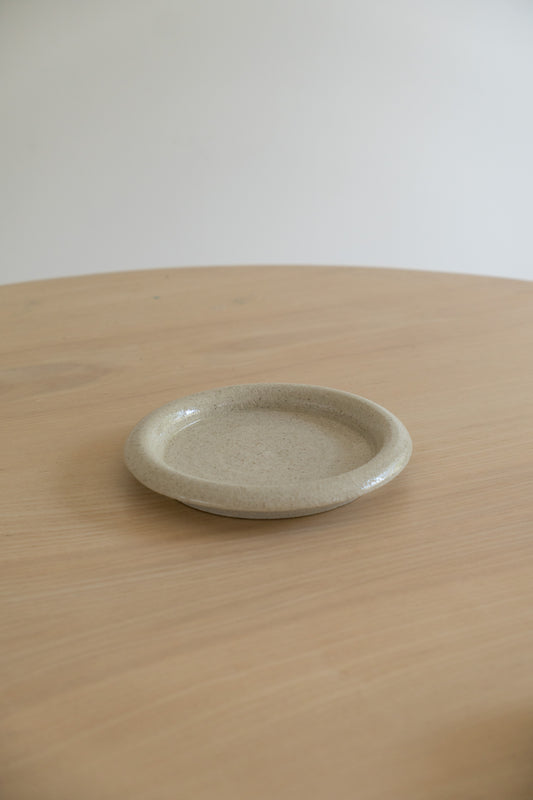 Rolled Rim Plate - Vanilla, Medium II